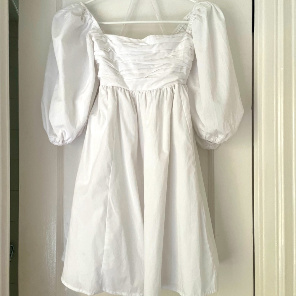 Abercrombie white dress with bubble sleeve